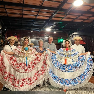 $30 por show folclórico en vivo+menú panameño en Bucaneros